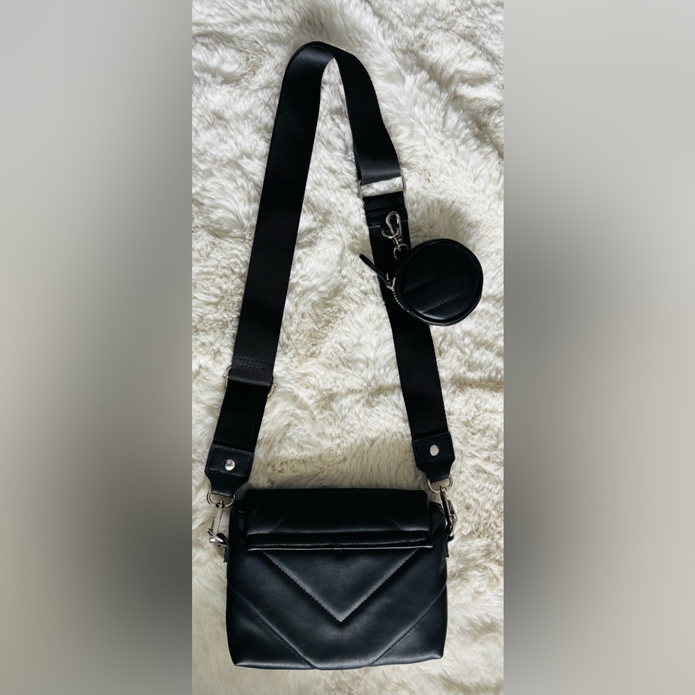 Steve Madden Black Quilted Crossbody Bag with Coin Pouch - Picture 4 of 6